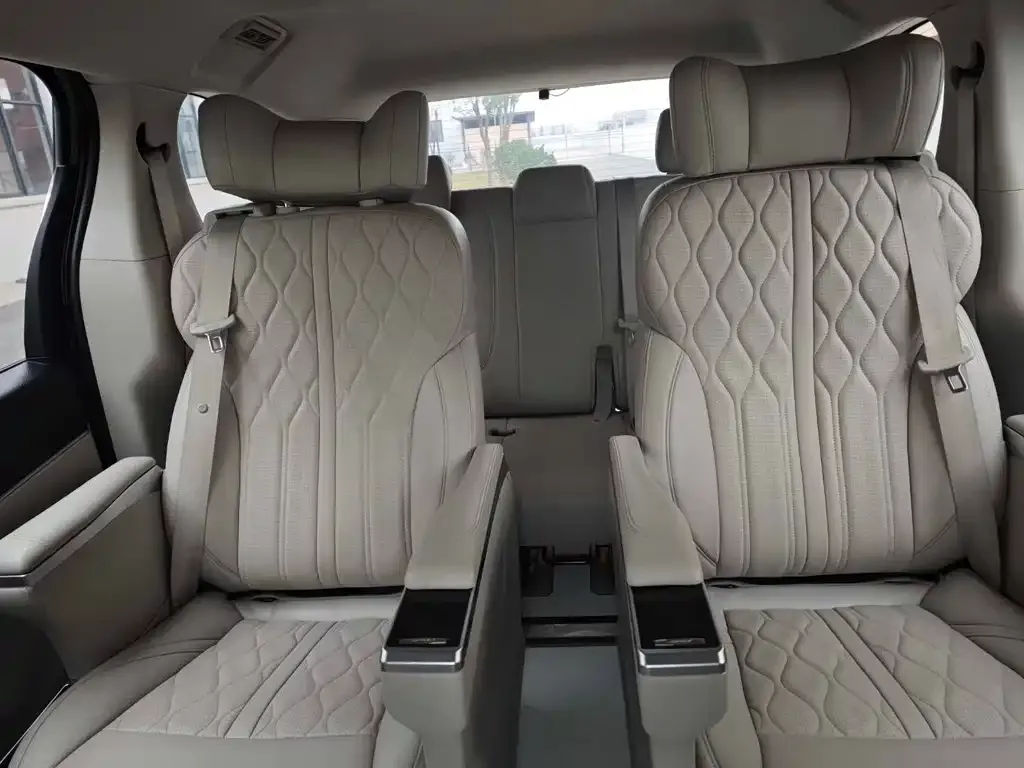 Buick GL8 2023 из CN, фото 3