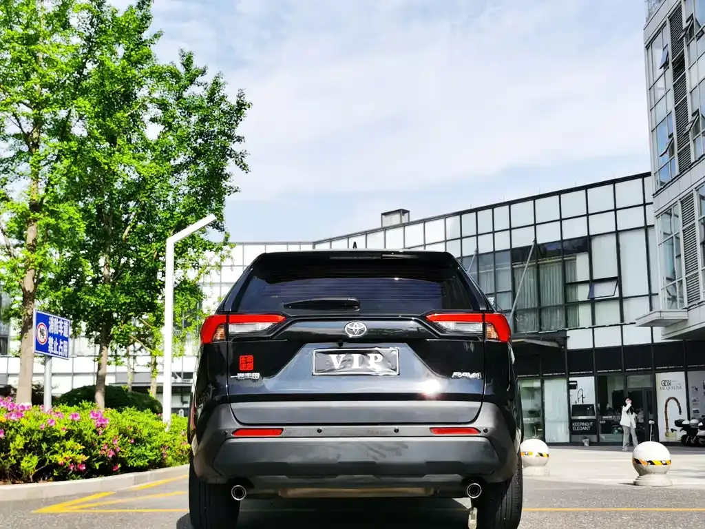 Toyota RAV4 2023 из CN, фото 5