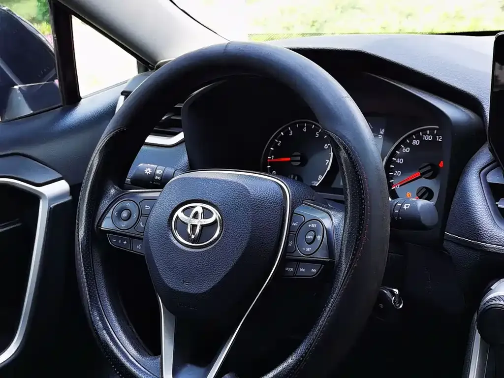 Toyota RAV4 2023 из CN, фото 2