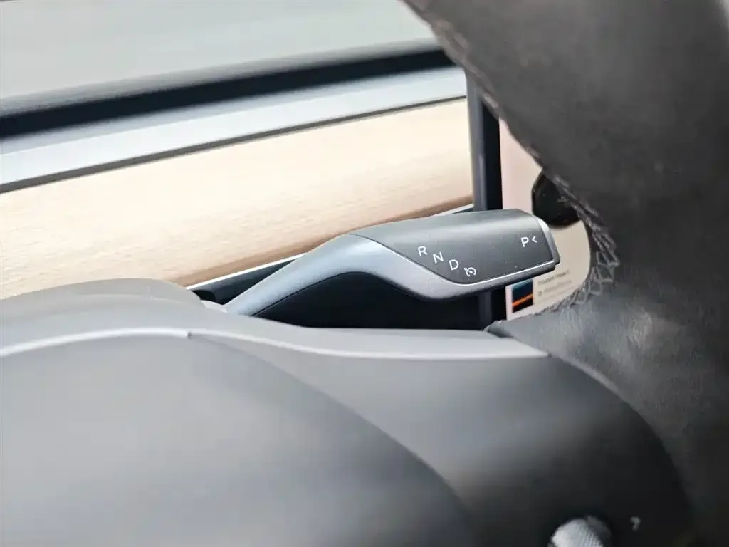 Tesla Model 3 — фото 4