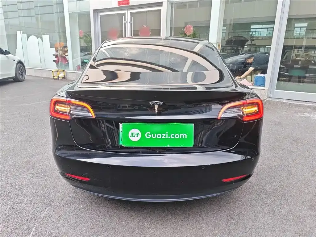 Tesla Model 3 — фото 9