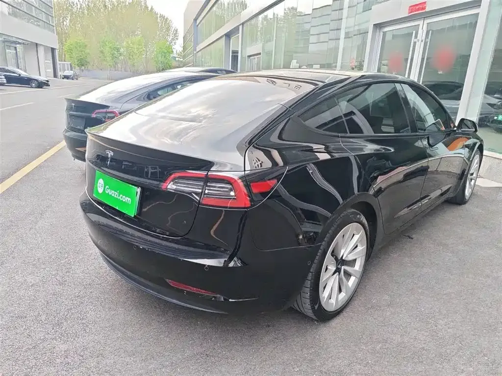 Tesla Model 3 — фото 10