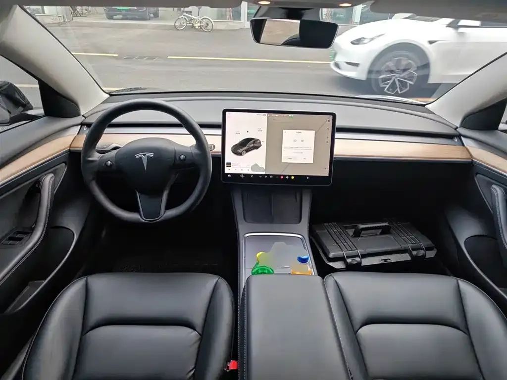 Tesla Model 3 — фото 8