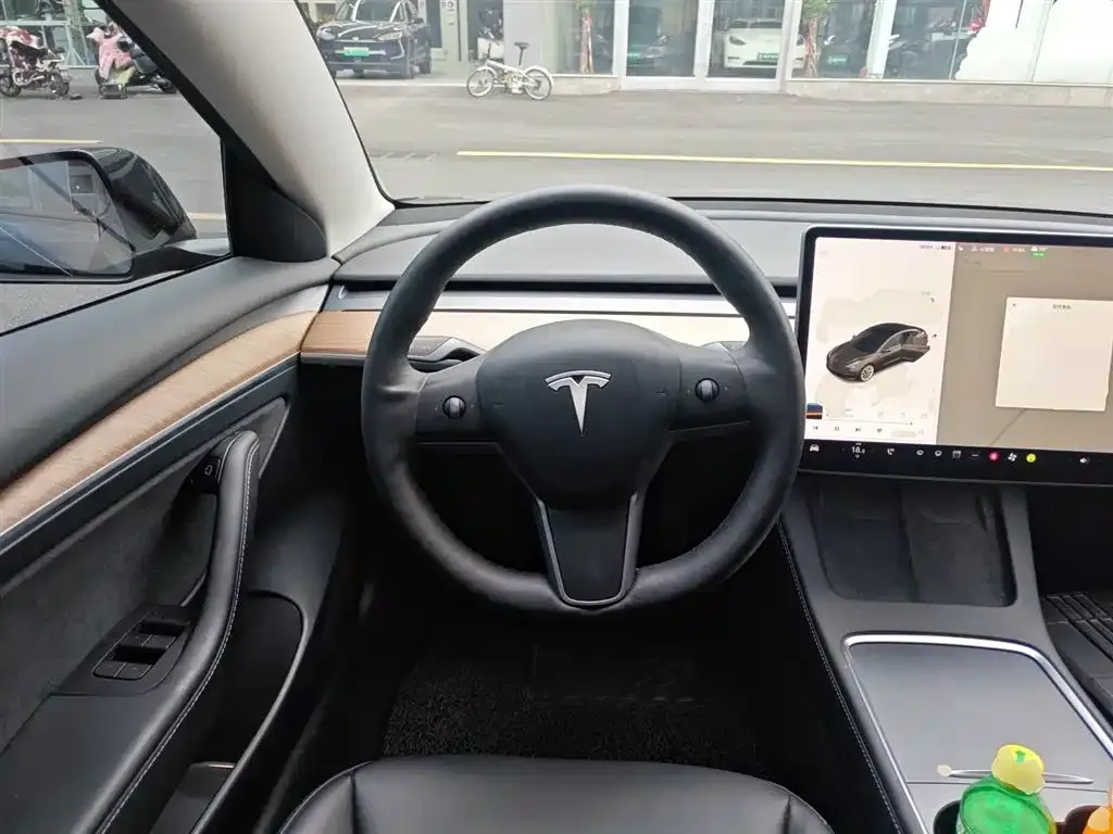 Tesla Model 3 — фото 7