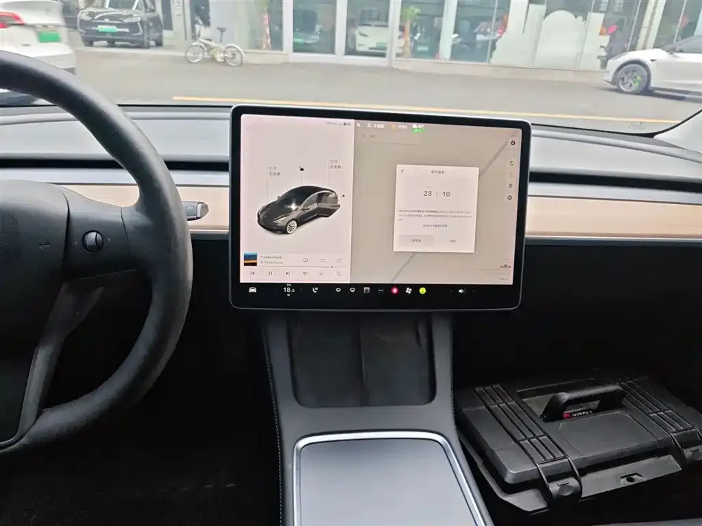 Tesla Model 3 — фото 3