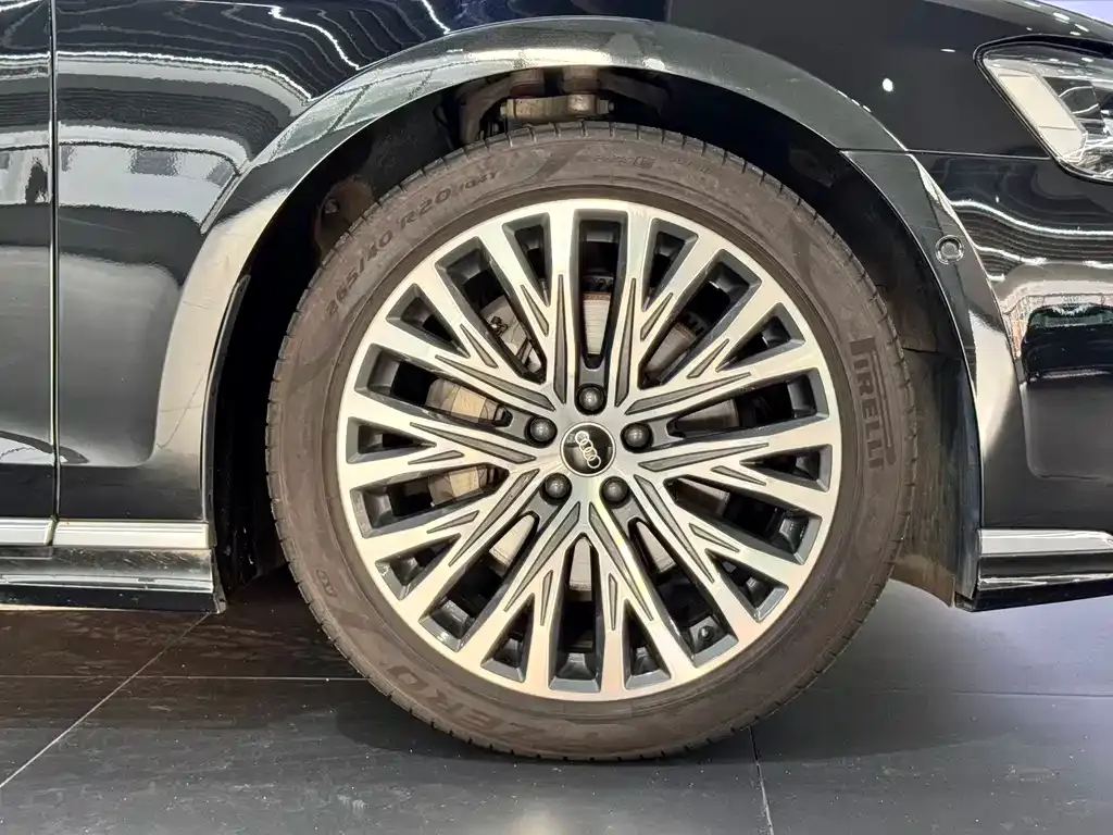 Audi A8 — фото 3