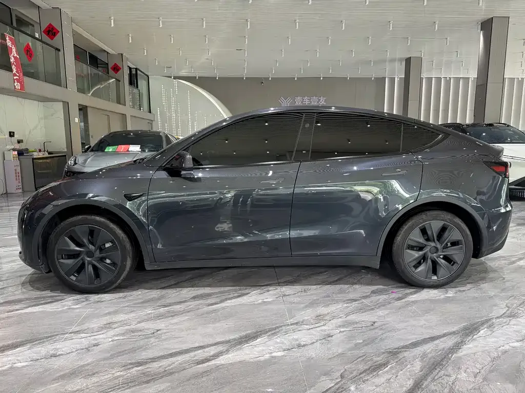 Tesla Model Y — фото 8