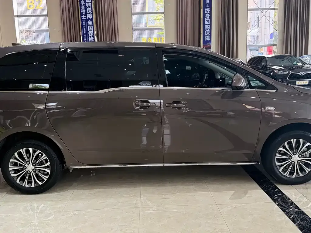 Buick GL8 2024 из CN, фото 4
