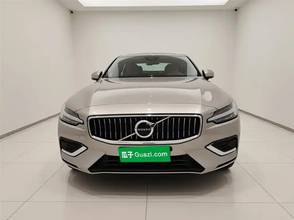 Volvo S60 2025 из CN, фото 2