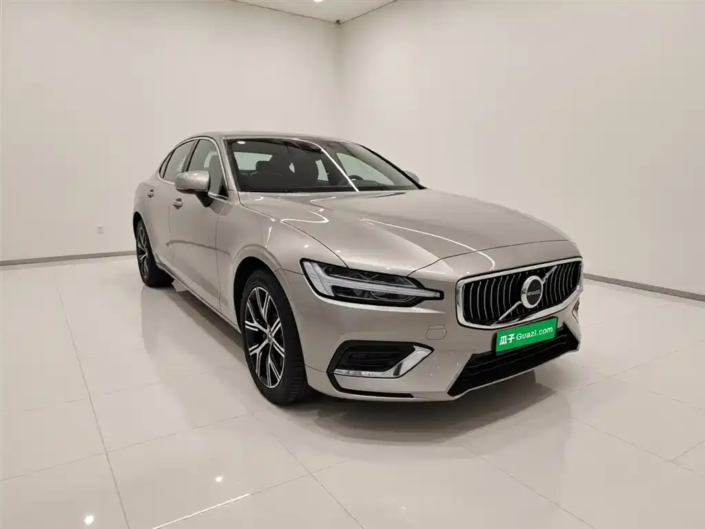 Volvo S60 2025 из CN, фото 4