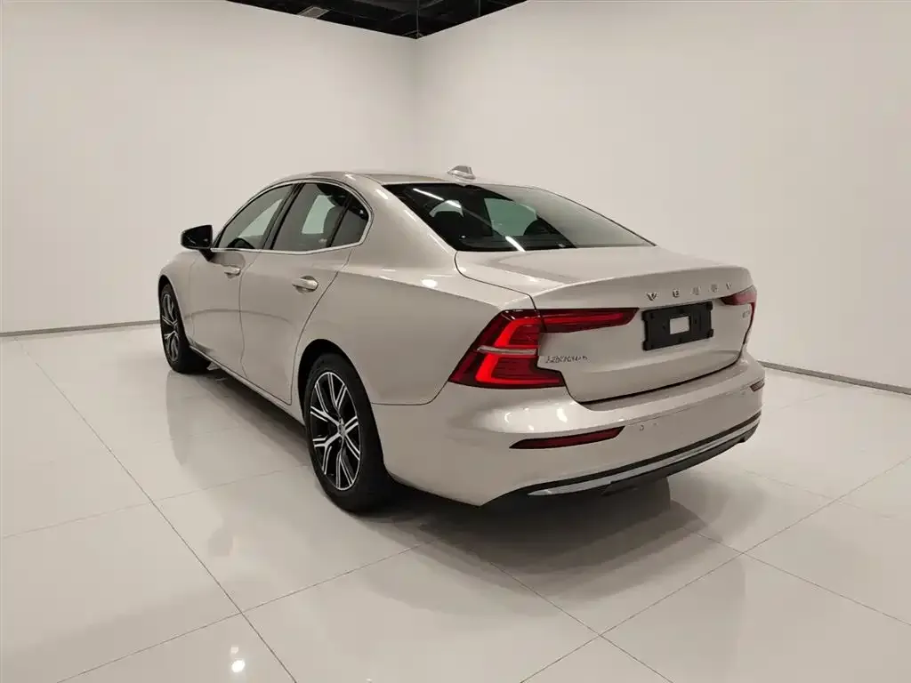 Volvo S60 2025 из CN, фото 3
