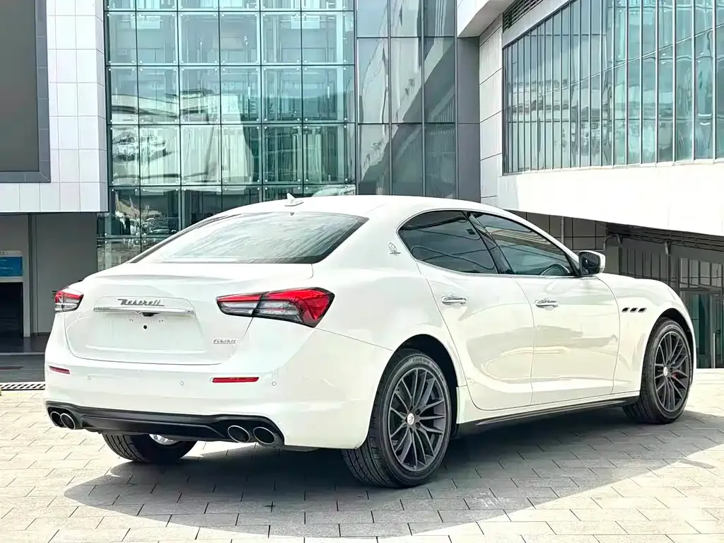 Maserati Ghibli — фото 10