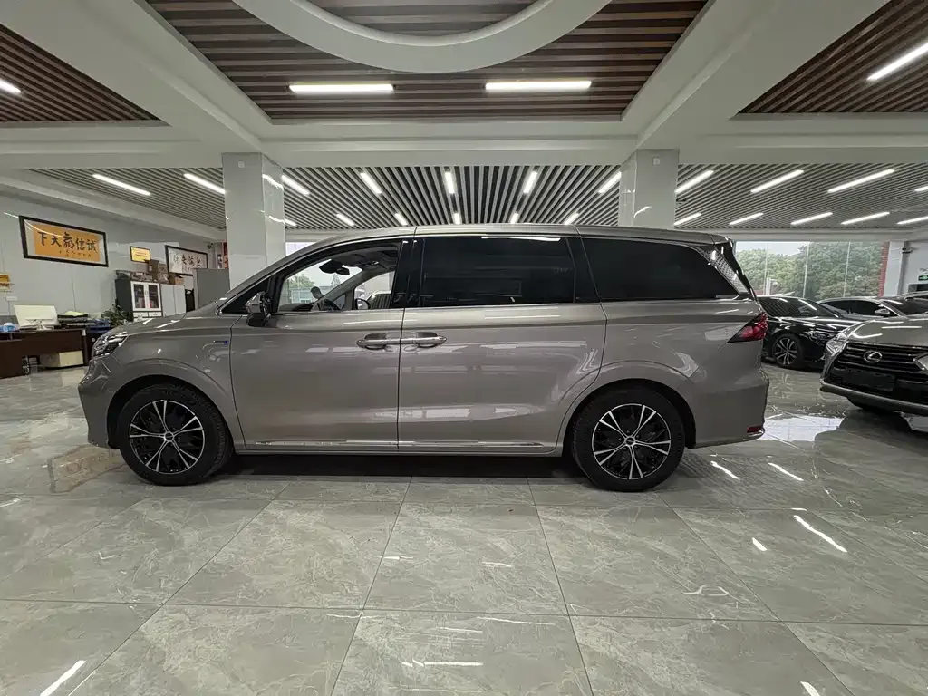 Roewe iMAX8 — фото 5