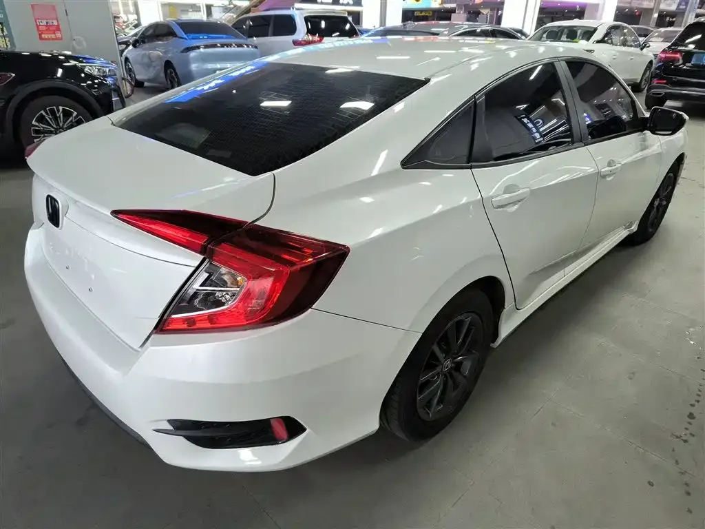 Honda Civic — фото 8