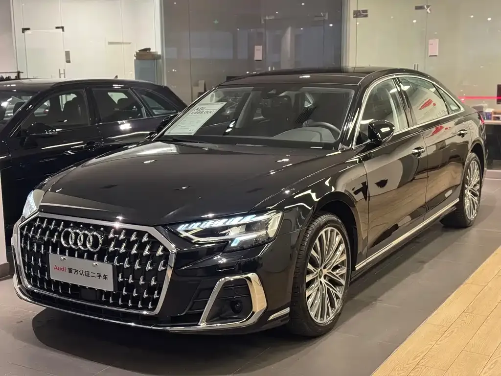 Audi A8 — фото 1