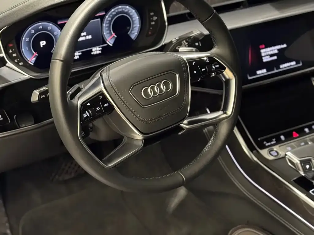 Audi A8 — фото 7