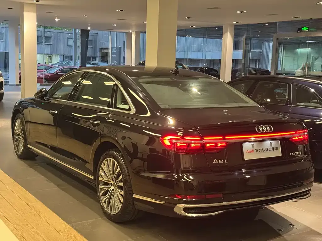 Audi A8 — фото 8