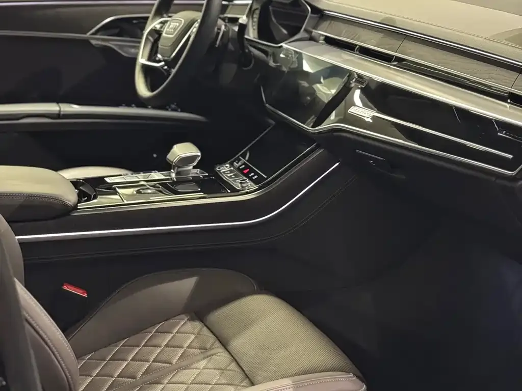 Audi A8 — фото 2