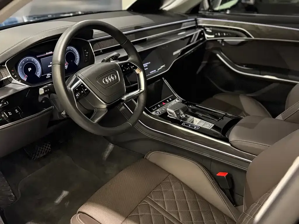 Audi A8 — фото 6