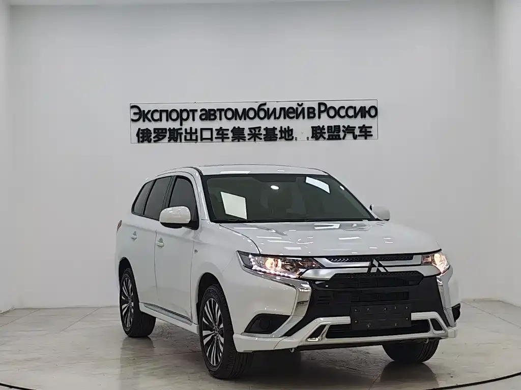 Mitsubishi Outlander — фото 7