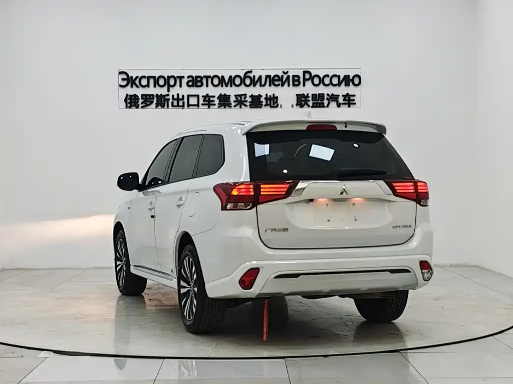 Mitsubishi Outlander — фото 2