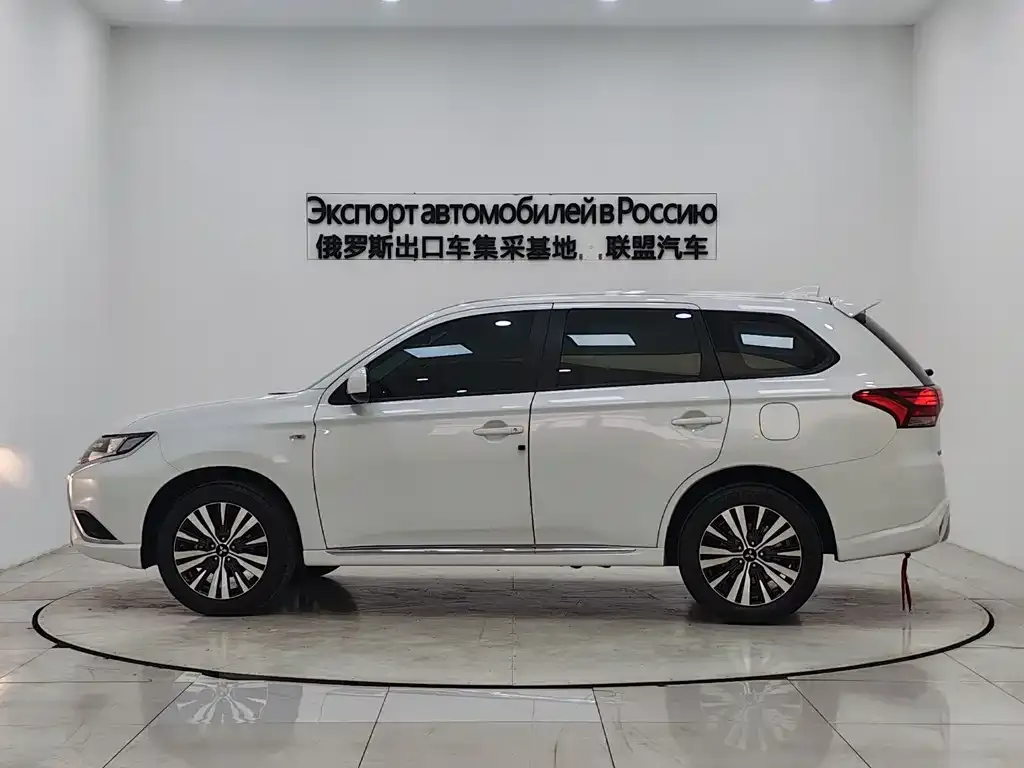 Mitsubishi Outlander — фото 4
