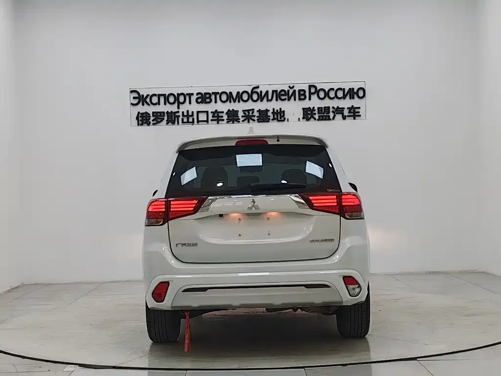 Mitsubishi Outlander — фото 3