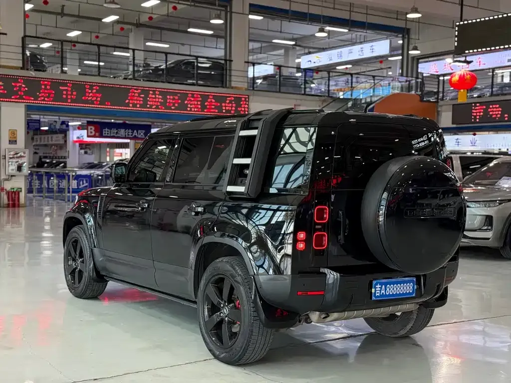 Land Rover Defender — фото 10