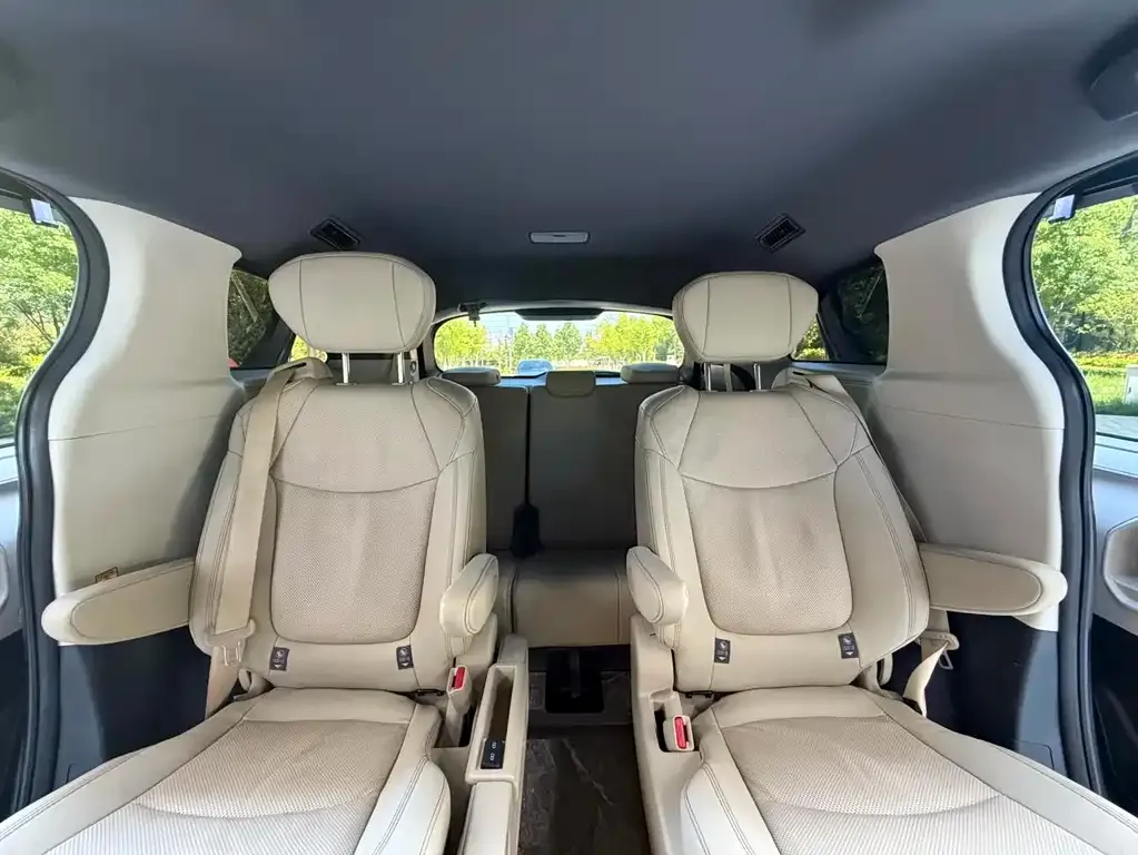 Toyota Sienna 2023 из CN, фото 8