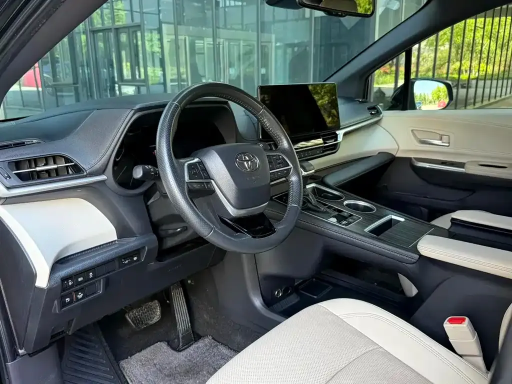 Toyota Sienna 2023 из CN, фото 4
