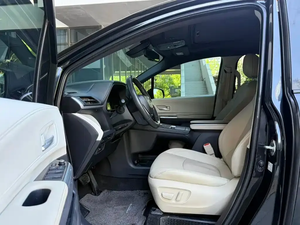 Toyota Sienna 2023 из CN, фото 6
