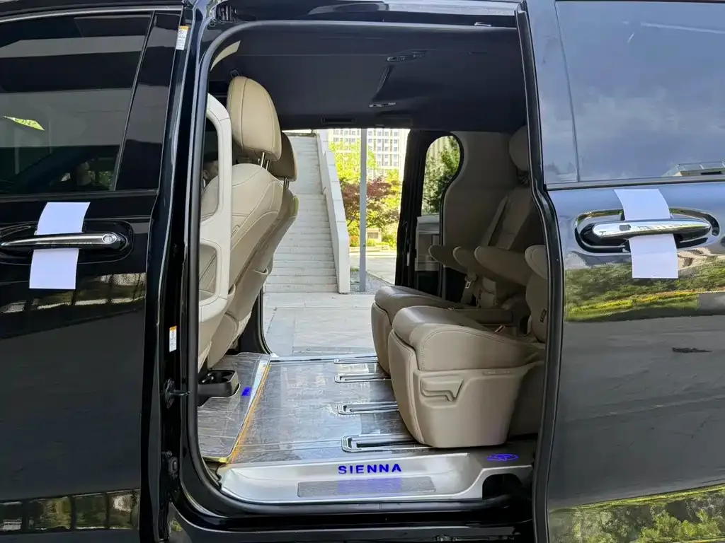 Toyota Sienna 2023 из CN, фото 9