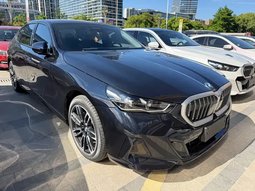 BMW 5 Series 2026 из CN, фото 9