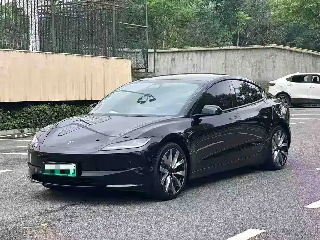 Tesla Model 3 — фото 1