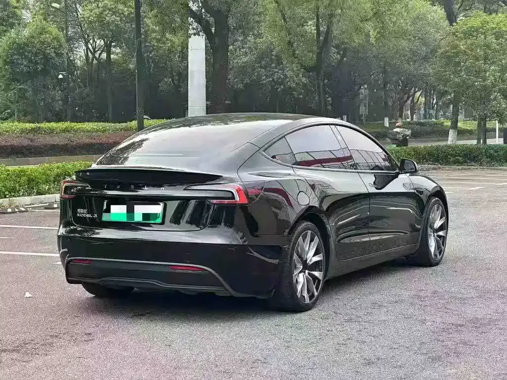 Tesla Model 3 — фото 3