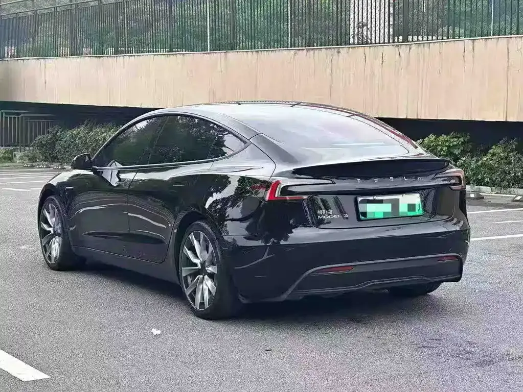 Tesla Model 3 — фото 9