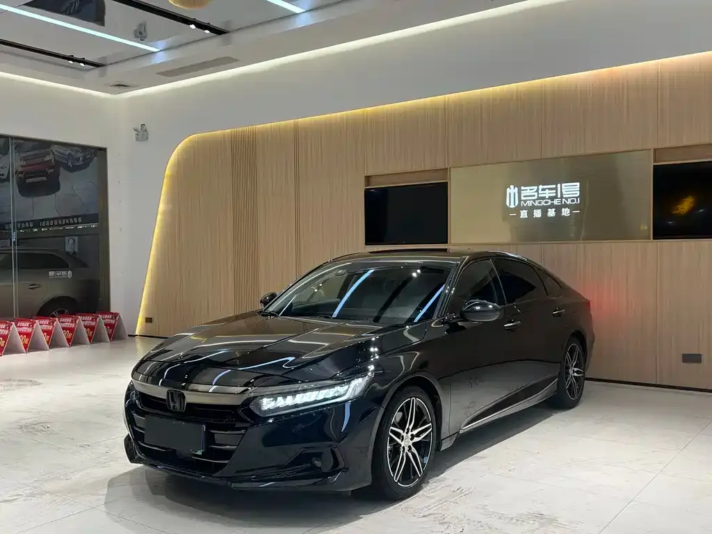 Honda Accord — фото 1