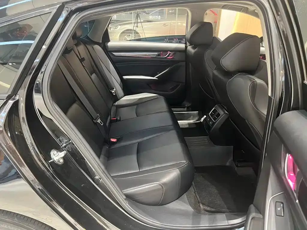 Honda Accord — фото 7