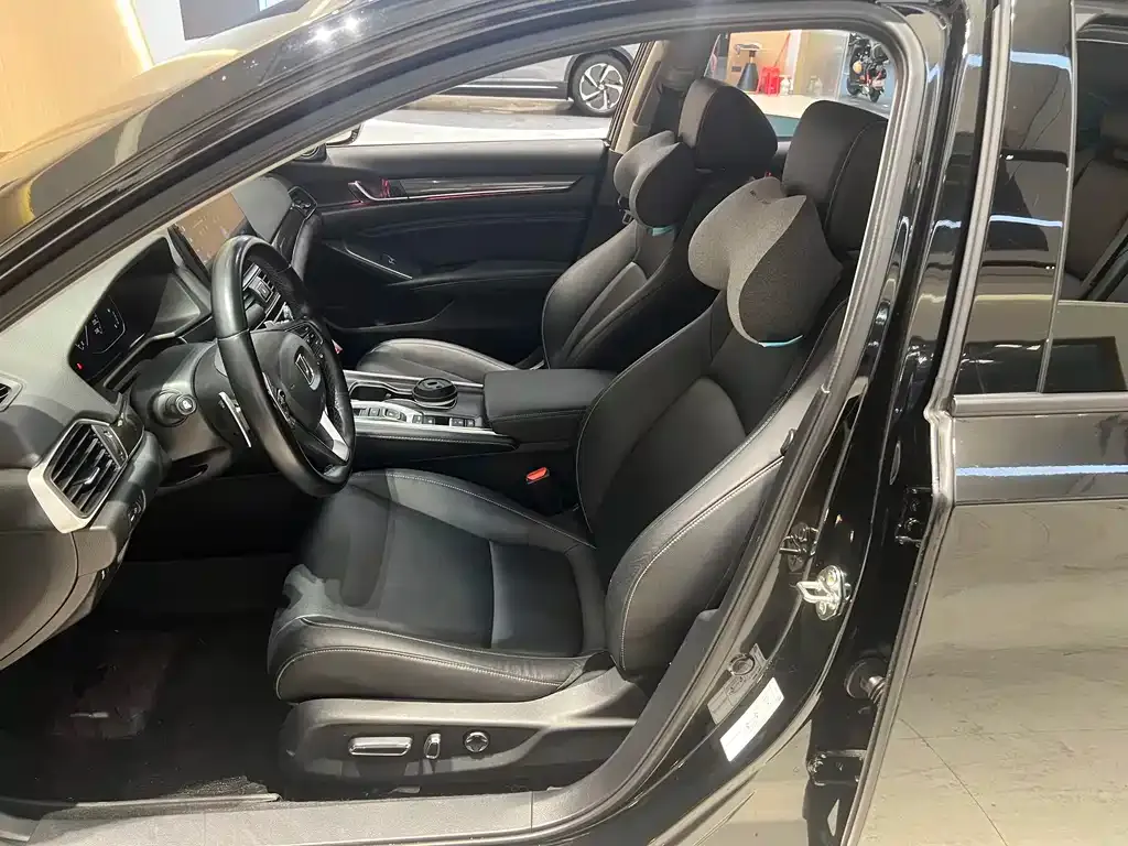 Honda Accord — фото 10