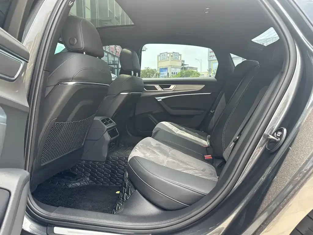 Audi A6L 2023 из CN, фото 8