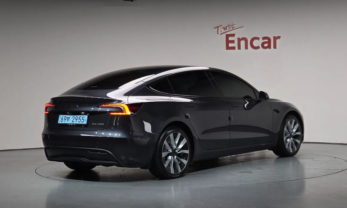 Tesla Model 3 — фото 10