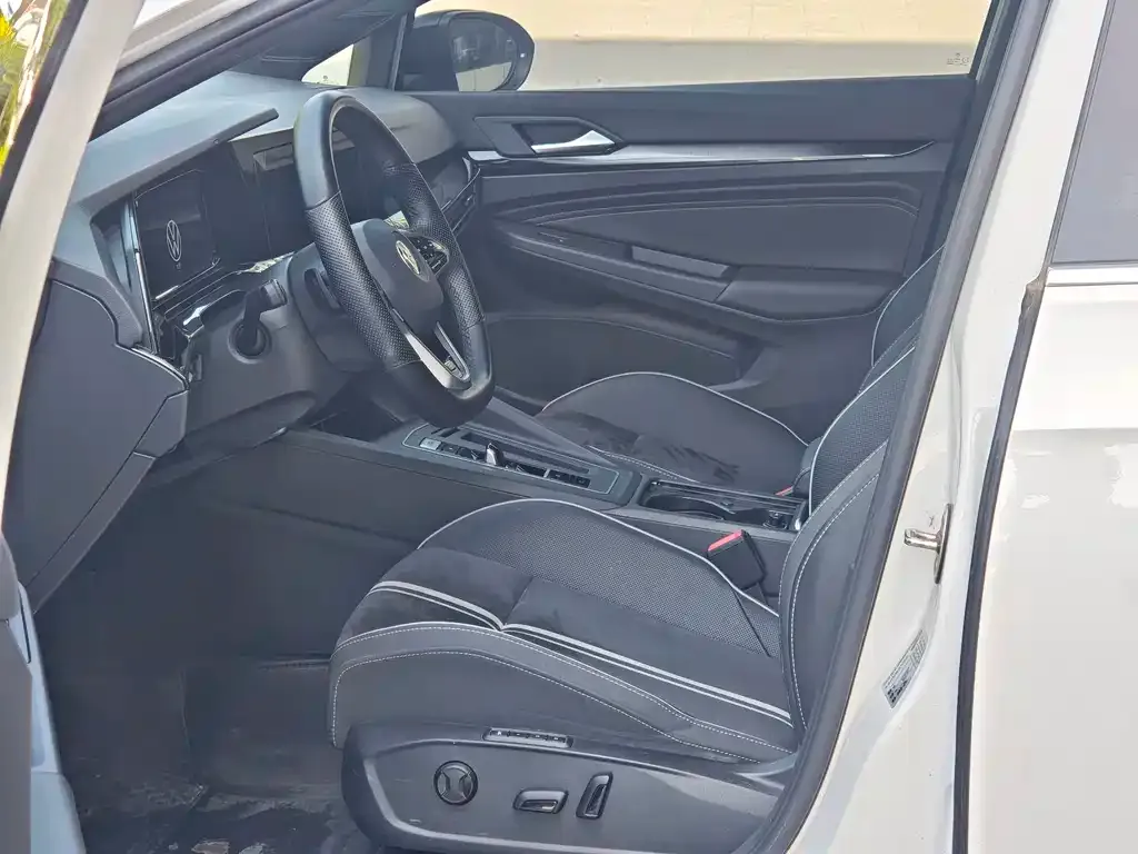 Volkswagen Golf 2021 из CN, фото 8