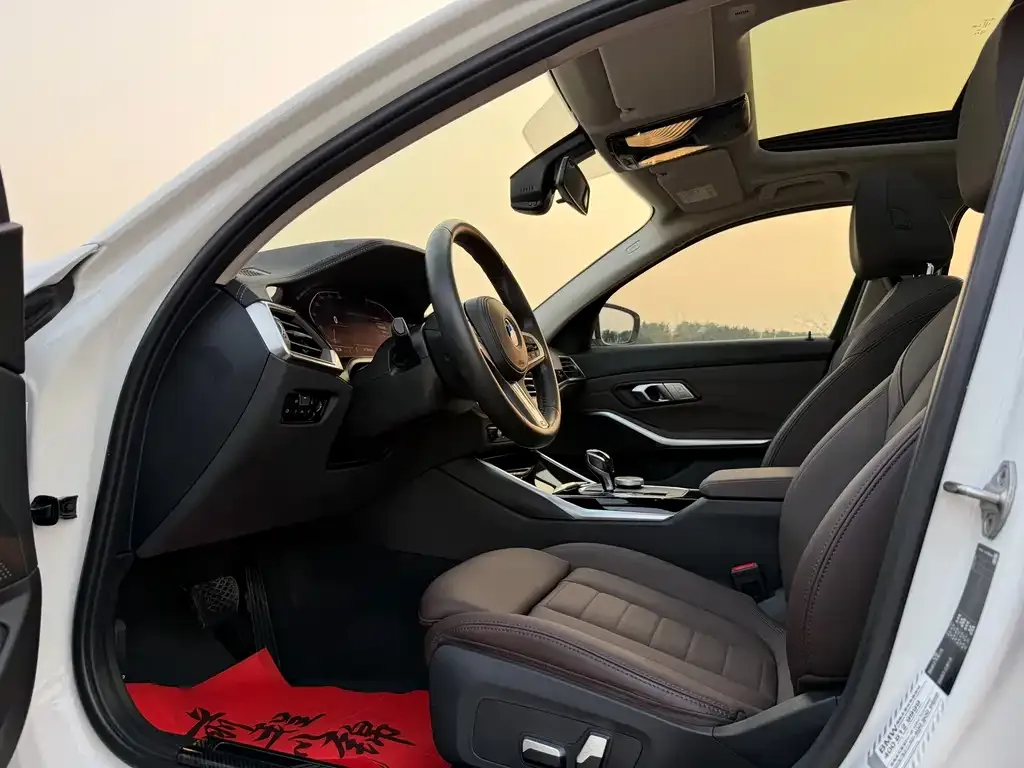 BMW 3 Series 2021 из CN, фото 2