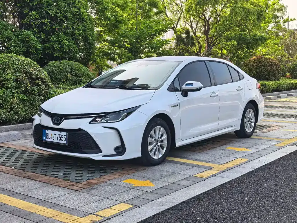 Toyota Corolla — фото 1