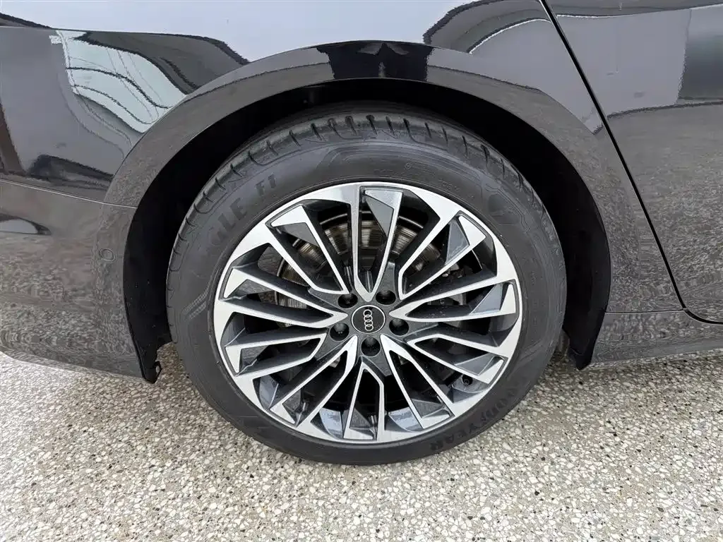 Audi A6L New Energy 2023 из CN, фото 8