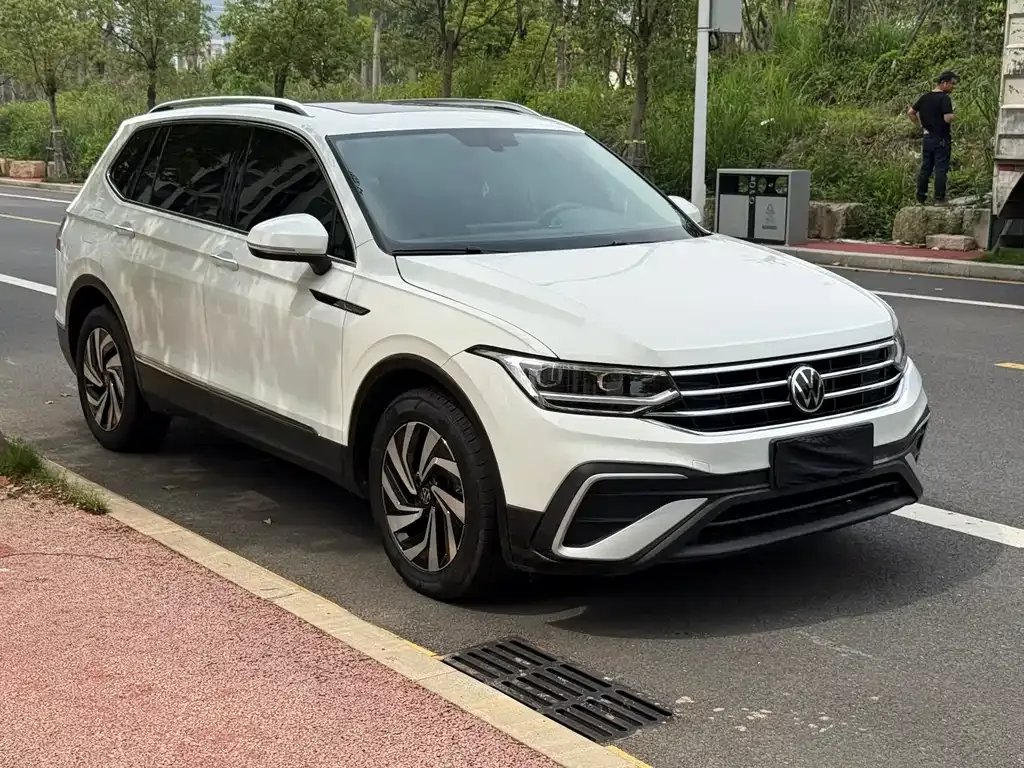 Volkswagen Tiguan L — фото 5
