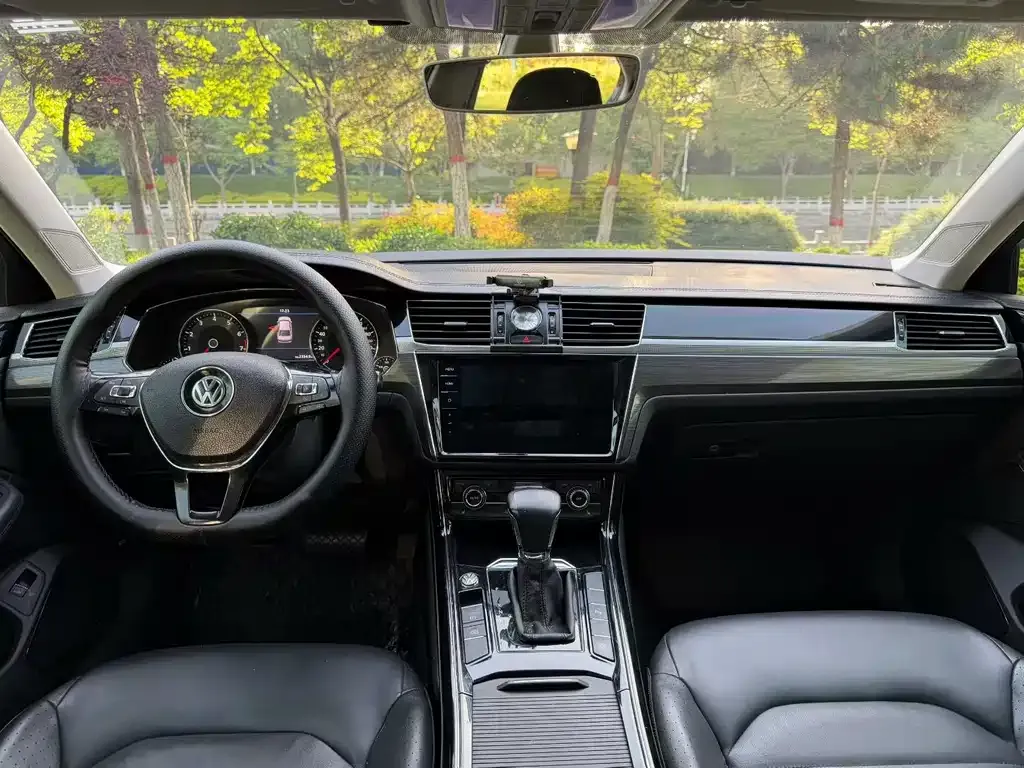 Volkswagen Phideon — фото 2