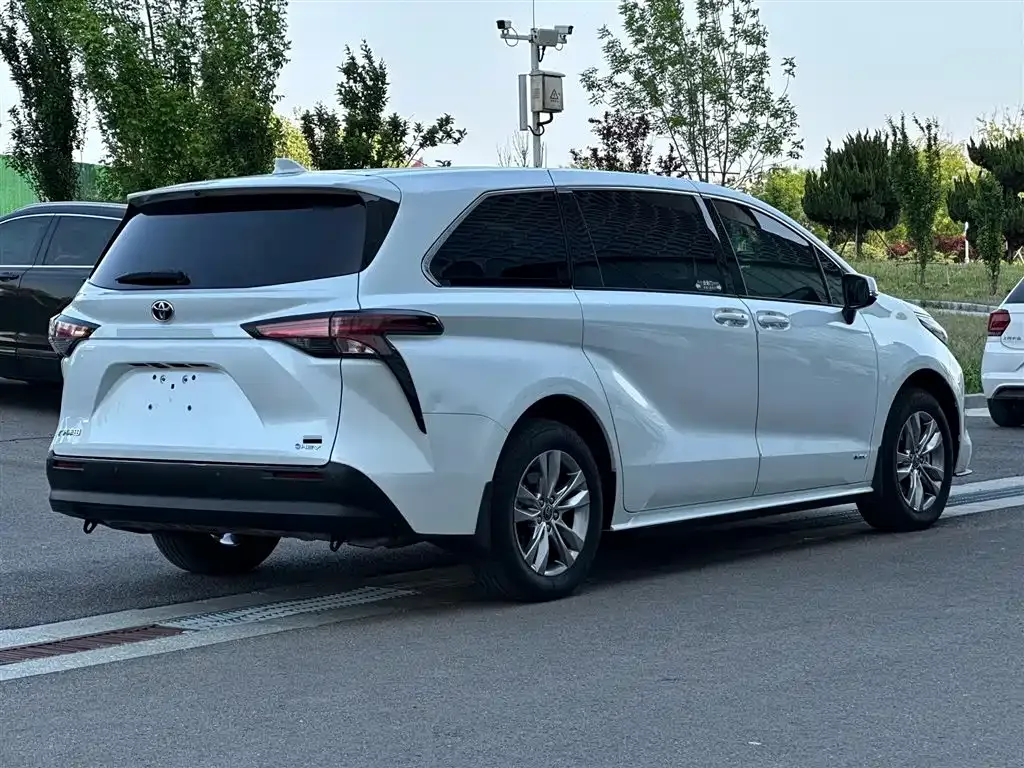 Toyota Sienna 2024 из CN, фото 5
