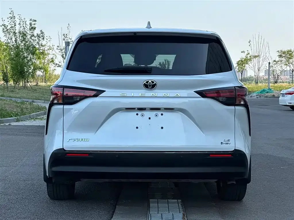 Toyota Sienna 2024 из CN, фото 9