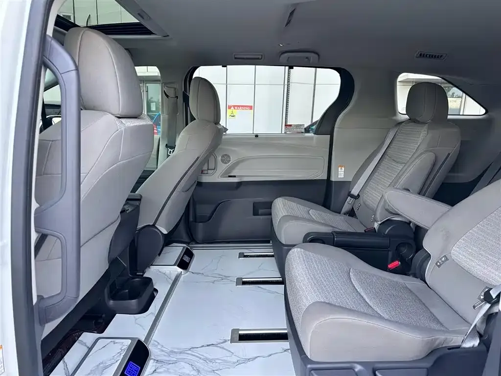 Toyota Sienna 2024 из CN, фото 8